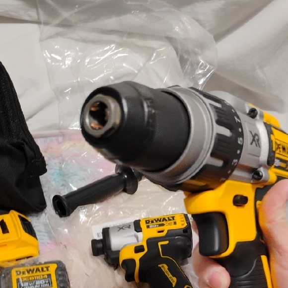 SALE! NWOT DeWalt 20V Max Hammer Drill Driver Multiple Speed 2Batteries Charger - Picture 8 of 12